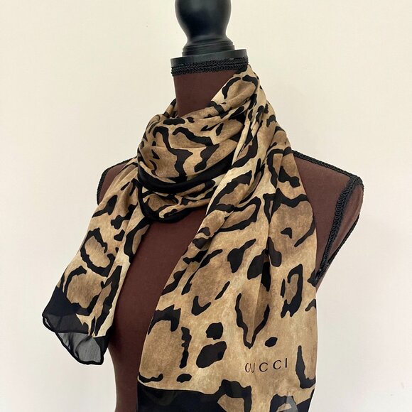 New Gucci Animal Print Stole Silk Satin Scarf with Gucci Box - Picture 16 of 16